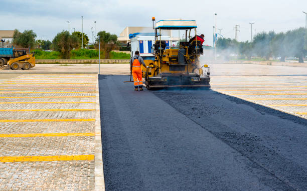 Best Driveway Paving Contractor  in Oak Creek, WI